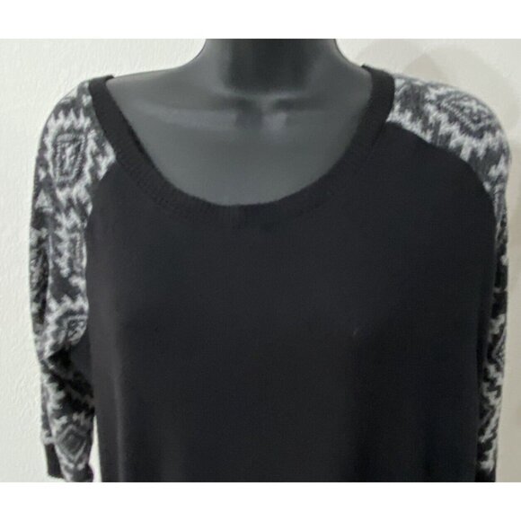 Maurices Womens Medium Sweater Black With Geometric Design On 3/4 Sleeves - Picture 2 of 10